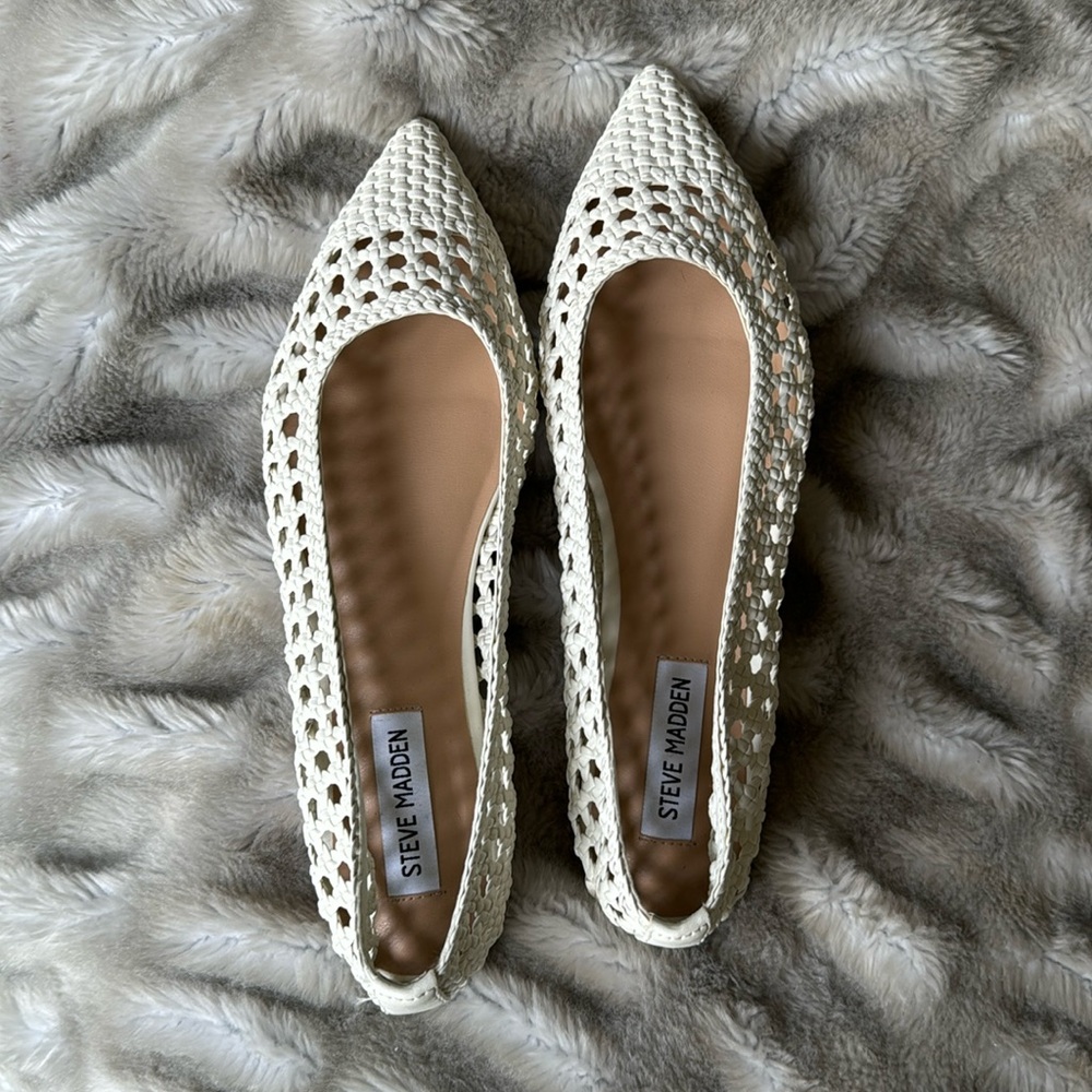 NWOT Steve Madden Saxton Flats